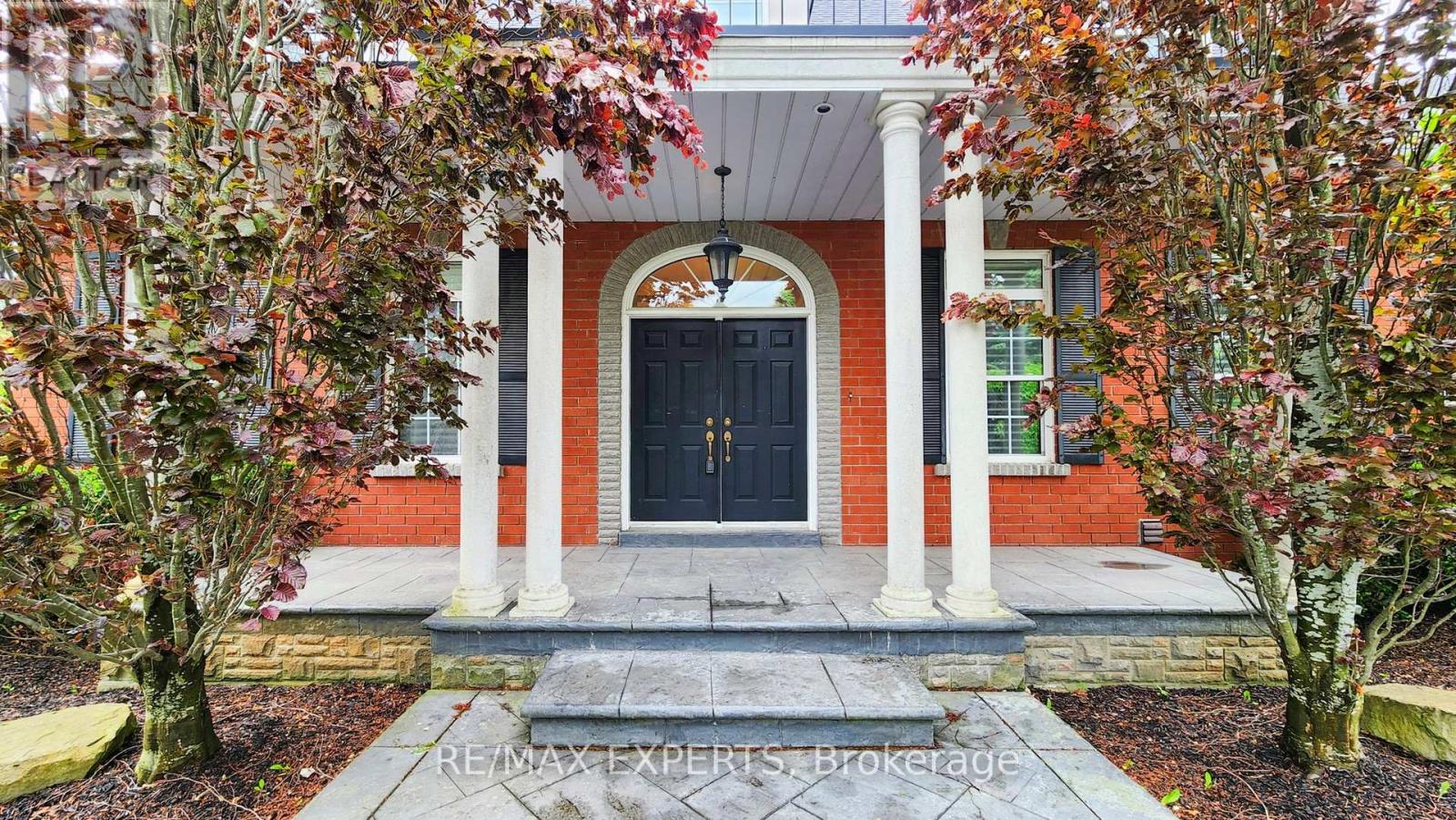 27 Theresa Circle, Vaughan, Ontario  L0J 1C0 - Photo 5 - N12210219
