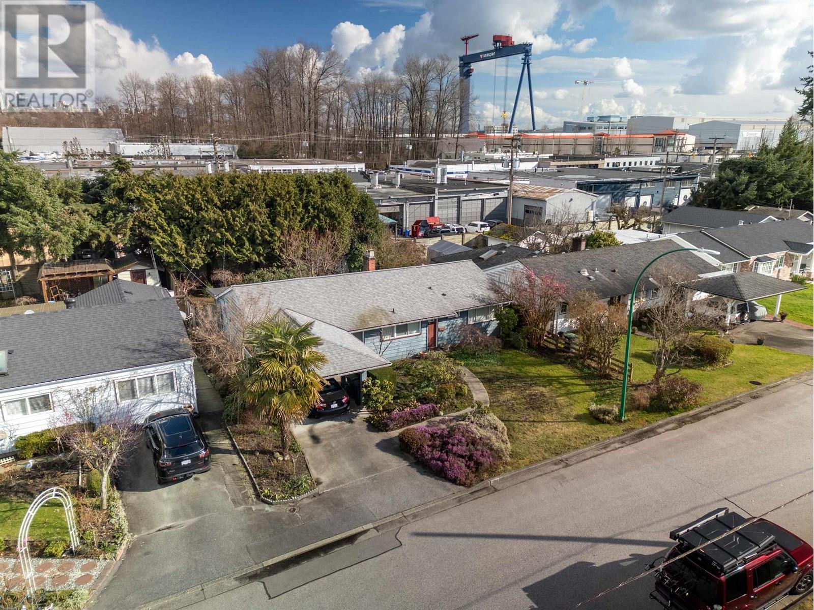 1202 Pinewood Crescent, North Vancouver, British Columbia  V7P 1E9 - Photo 2 - R3013646