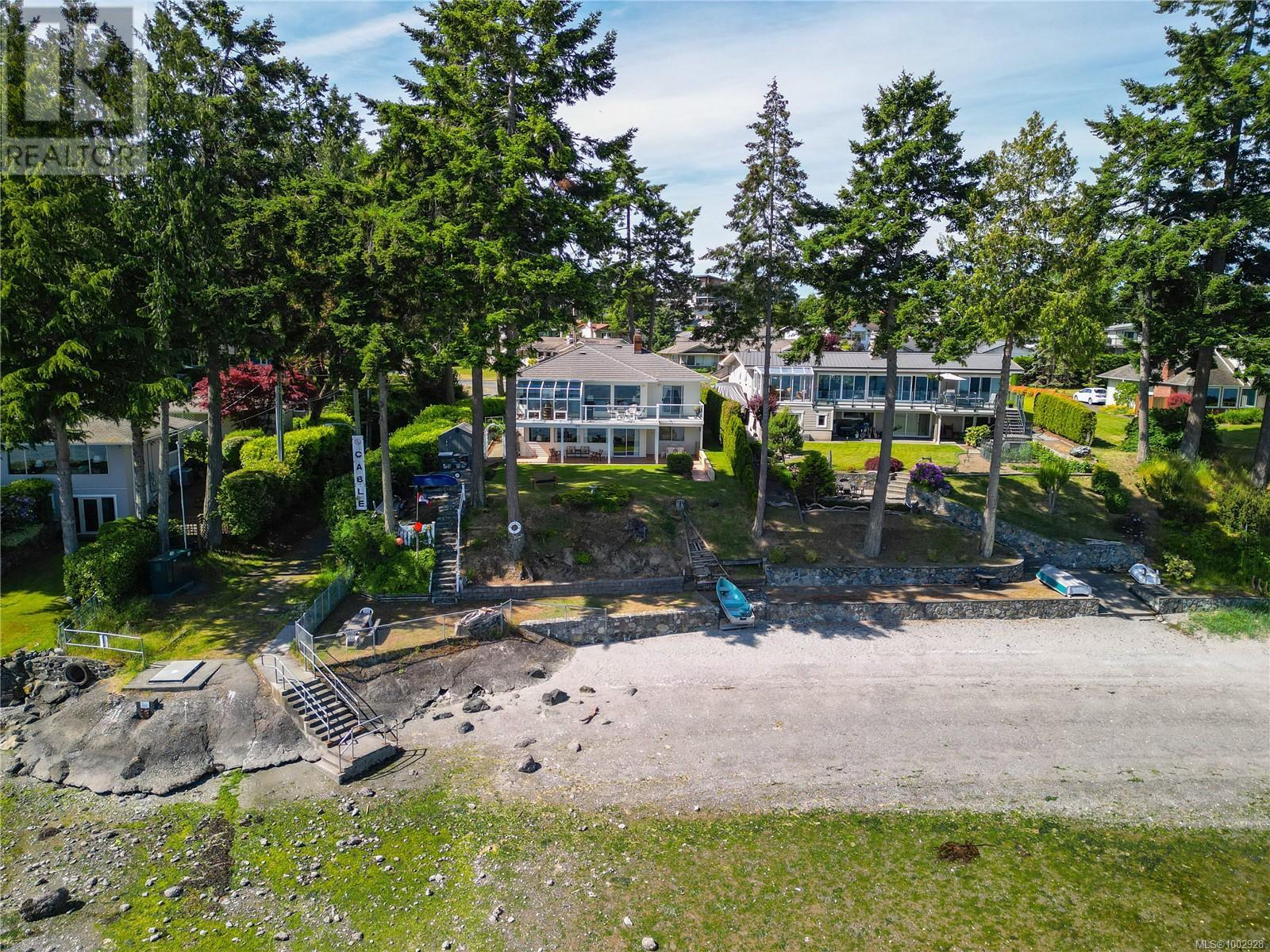 8001 Arthur Dr, Central Saanich, British Columbia  V8M 1V4 - Photo 3 - 1002928