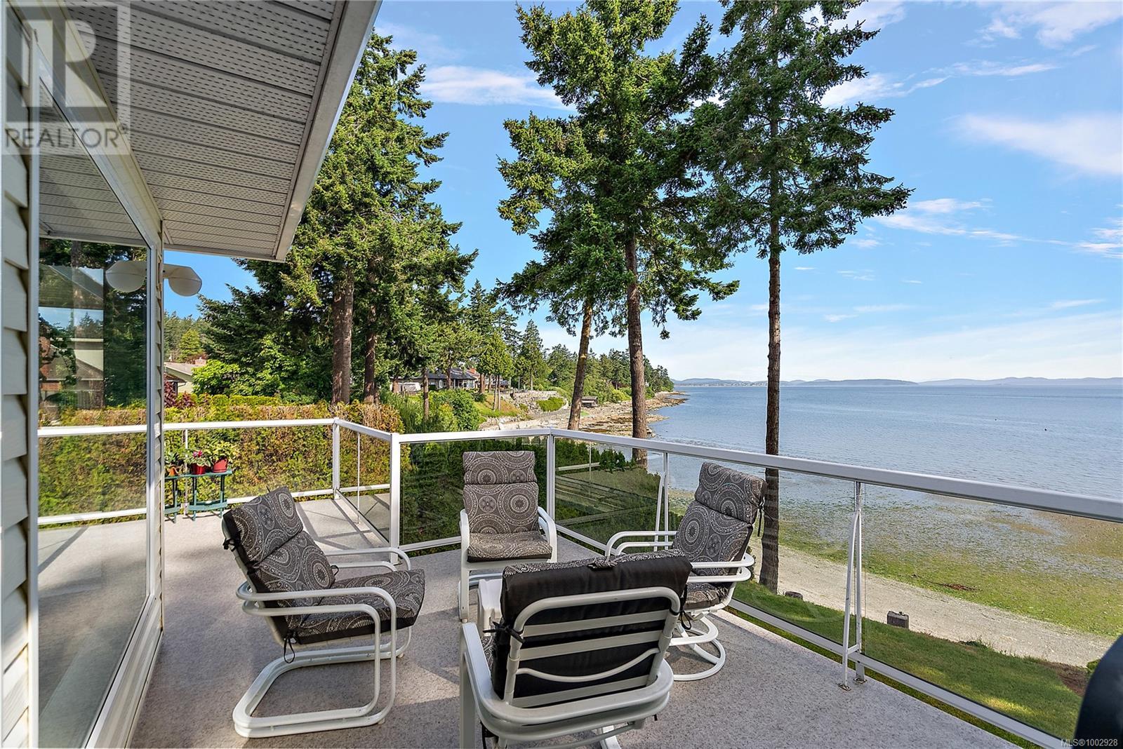 8001 Arthur Dr, Central Saanich, British Columbia