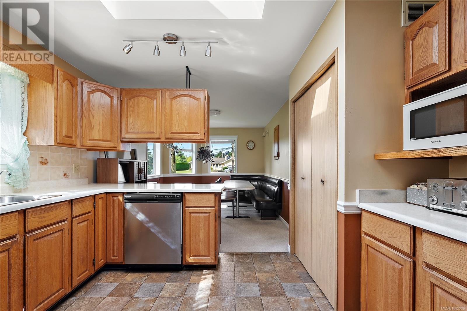 8001 Arthur Dr, Central Saanich, British Columbia  V8M 1V4 - Photo 13 - 1002928