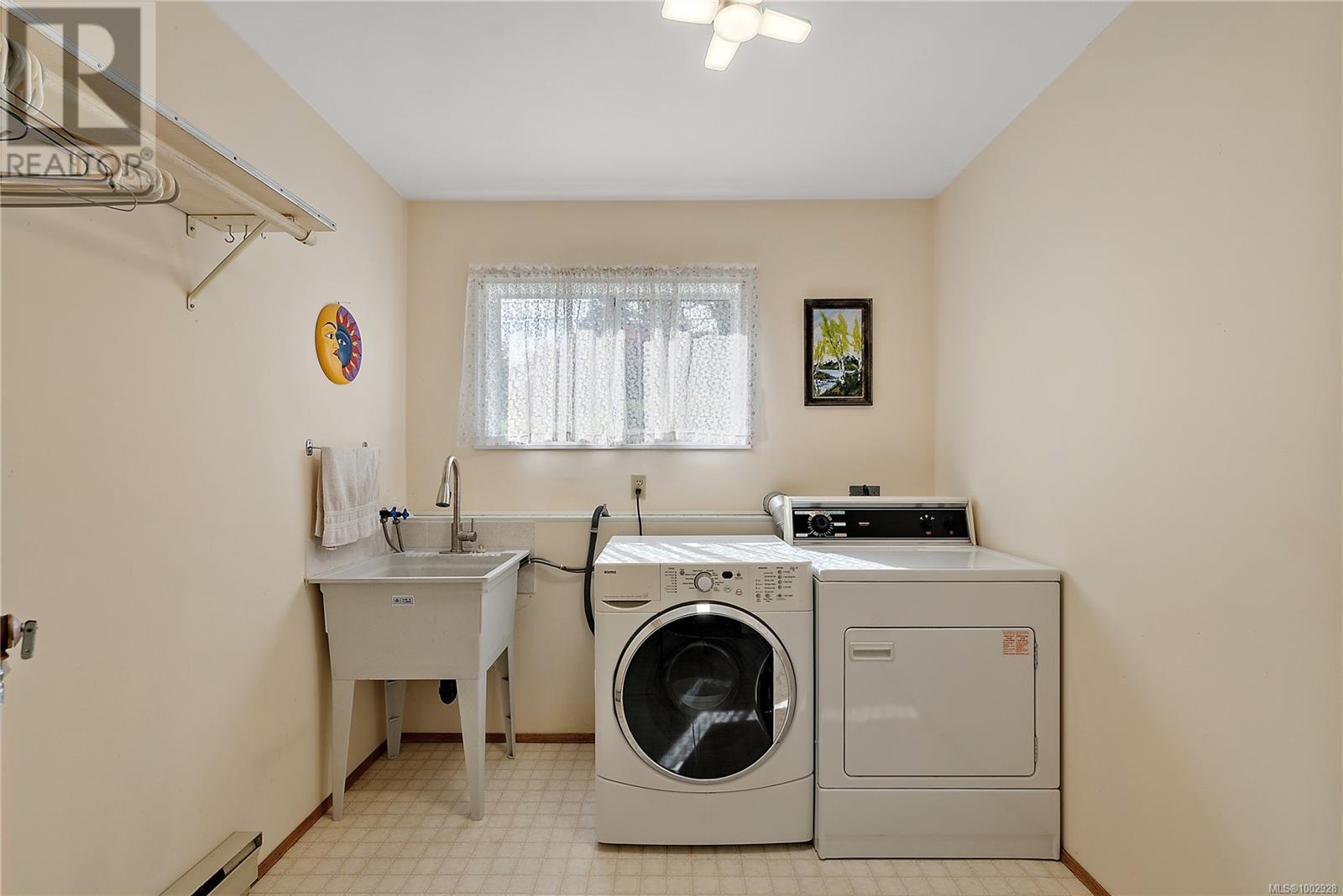 8001 Arthur Dr, Central Saanich, British Columbia  V8M 1V4 - Photo 33 - 1002928