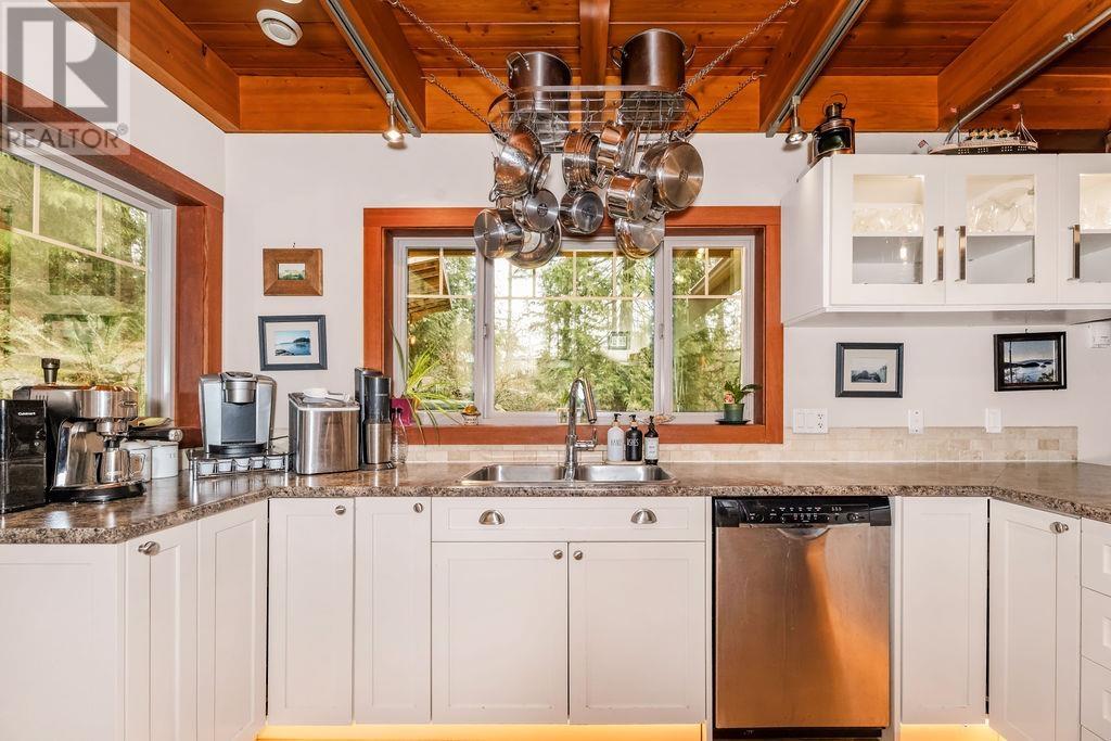 484 Shawanabe Road, Gambier Island, British Columbia  V0N 1V0 - Photo 10 - R2969234