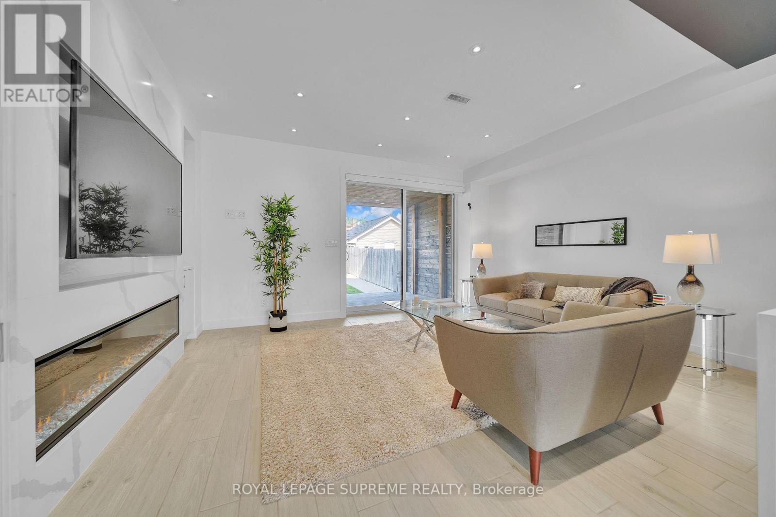 291 Gilbert Avenue, Toronto, Ontario  M6E 4W8 - Photo 16 - W12206535