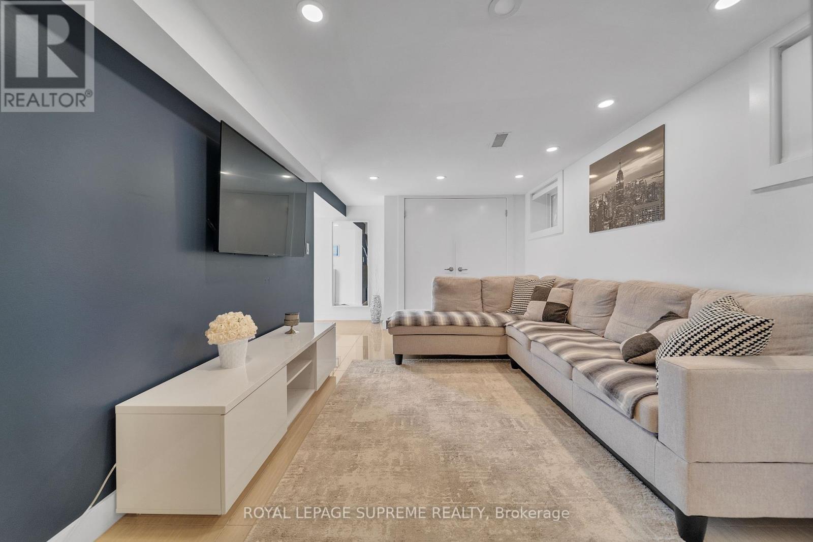 291 Gilbert Avenue, Toronto, Ontario  M6E 4W8 - Photo 34 - W12206535