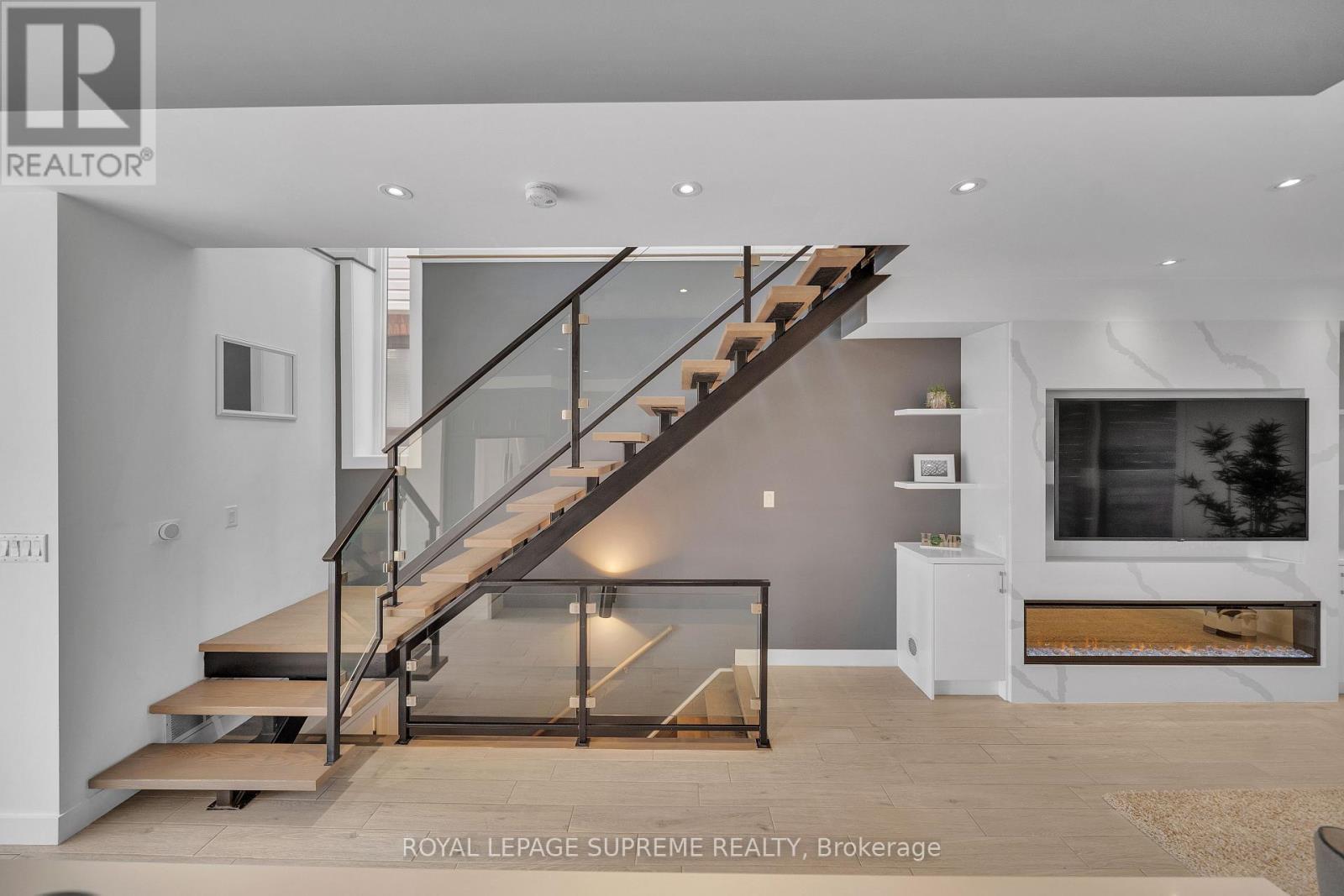 291 Gilbert Avenue, Toronto, Ontario  M6E 4W8 - Photo 18 - W12206535