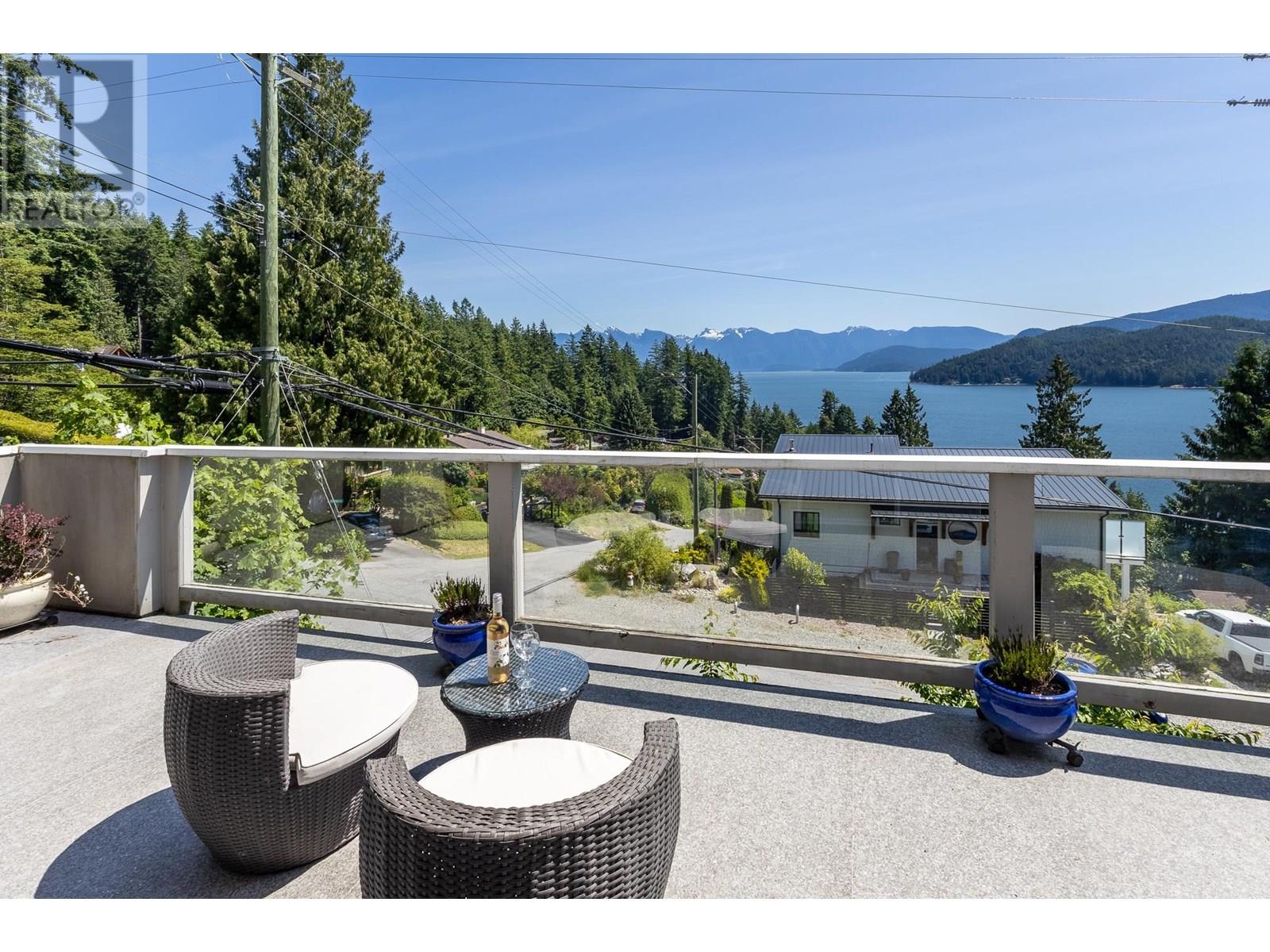 511 CENTRAL AVENUE, Gibsons, British Columbia