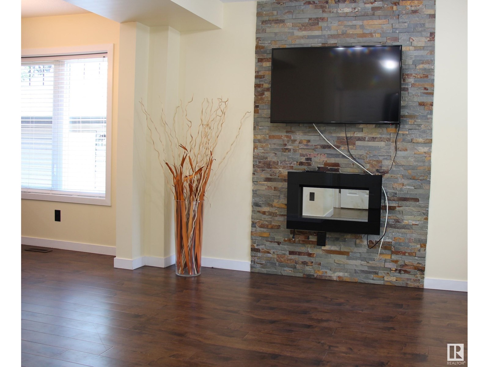 Property at 11020 108 AV NW image 3