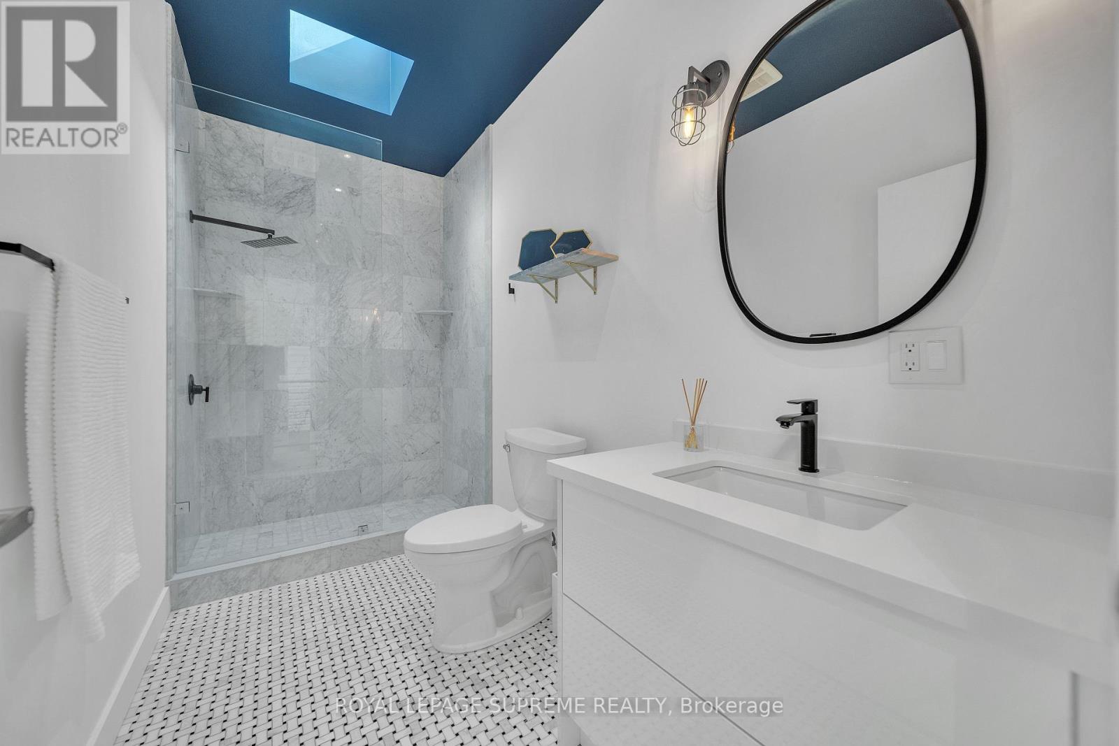 291 Gilbert Avenue, Toronto, Ontario  M6E 4W8 - Photo 23 - W12206535