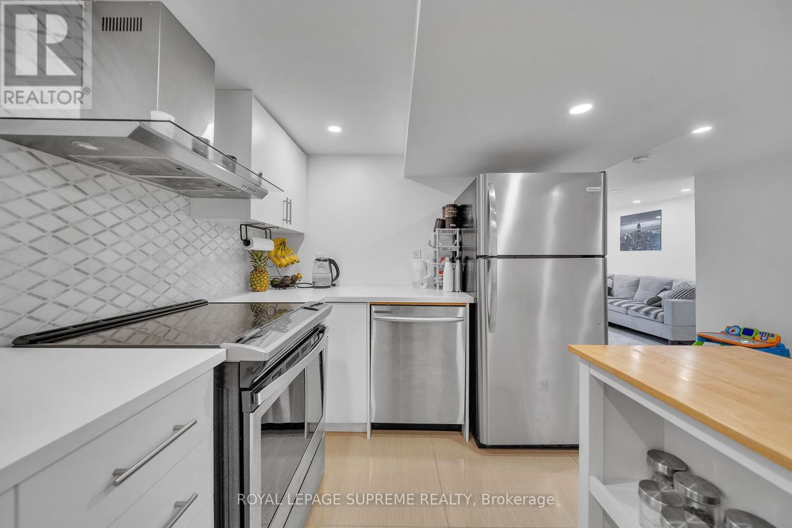 291 Gilbert Avenue, Toronto, Ontario  M6E 4W8 - Photo 43 - W12206535