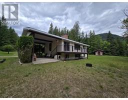 5641 Slocan River Road, winlaw, British Columbia