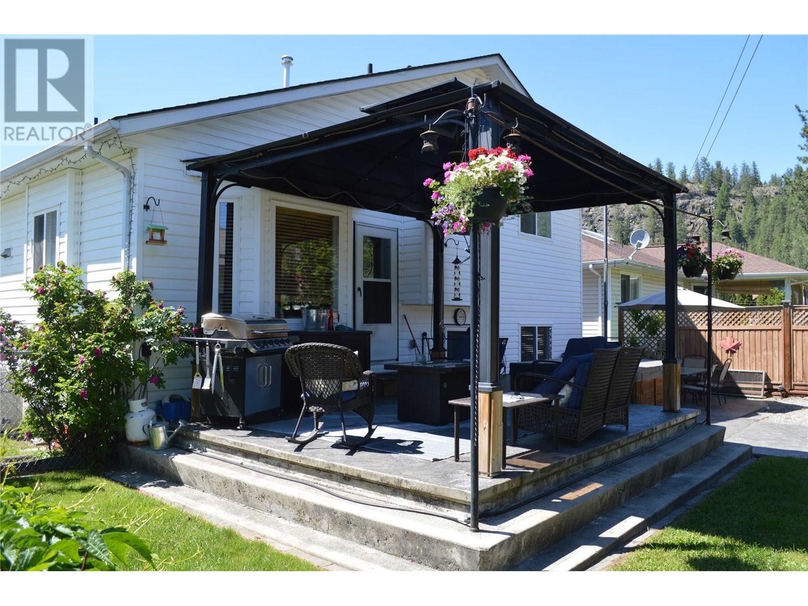 1858 Western Way, Grand Forks, British Columbia  V0H 1H2 - Photo 2 - 10351328