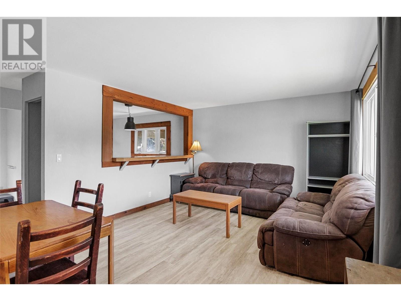 1002 Victoria Road, Revelstoke, British Columbia  V0E 2S0 - Photo 13 - 10351550