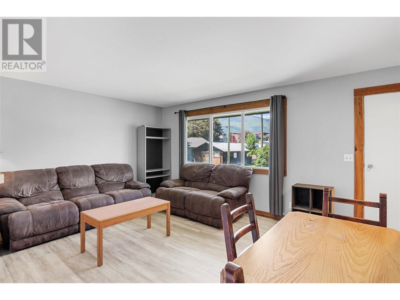 1002 Victoria Road, Revelstoke, British Columbia  V0E 2S0 - Photo 12 - 10351550