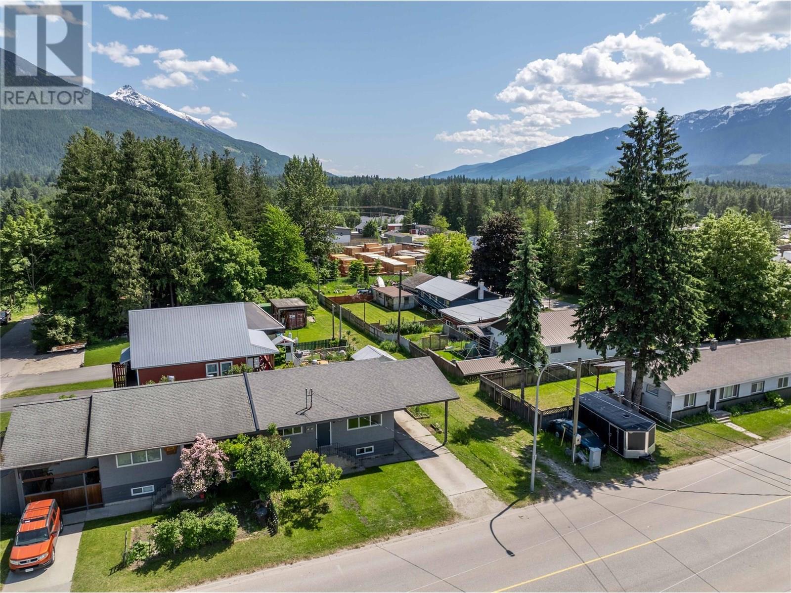 1002 Victoria Road, Revelstoke, British Columbia  V0E 2S0 - Photo 7 - 10351550