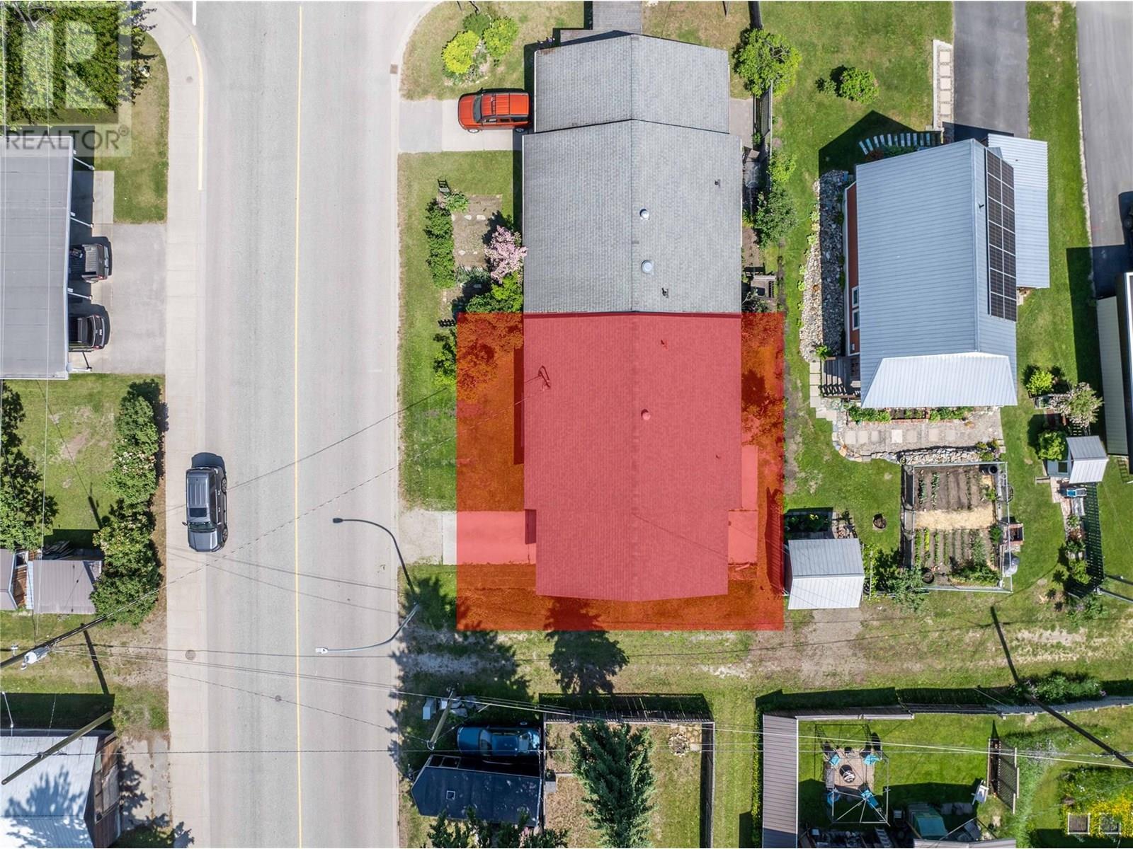 1002 Victoria Road, Revelstoke, British Columbia  V0E 2S0 - Photo 10 - 10351550