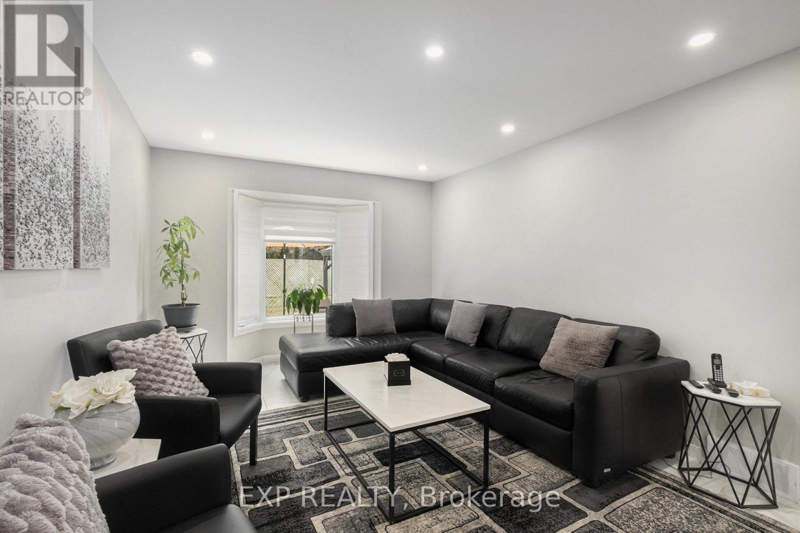 58 Raj Terrace, Ottawa, Ontario  K1G 4T6 - Photo 10 - X12210443