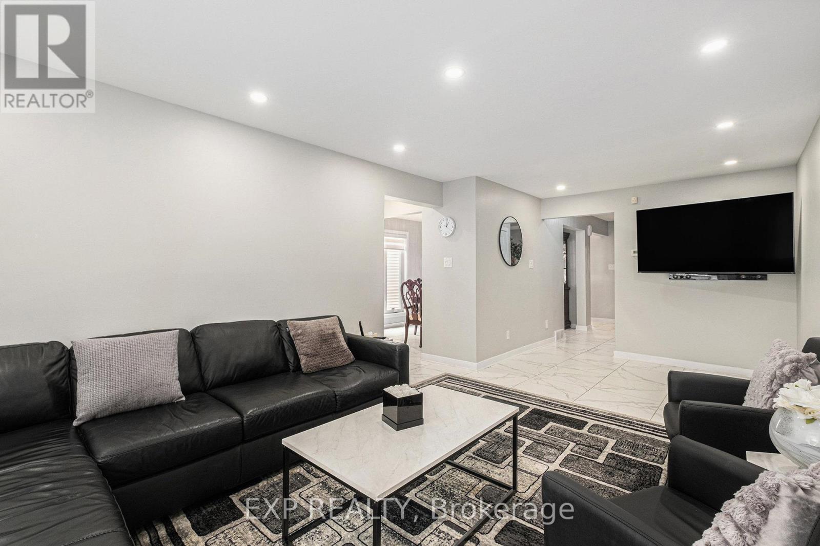 58 Raj Terrace, Ottawa, Ontario  K1G 4T6 - Photo 11 - X12210443