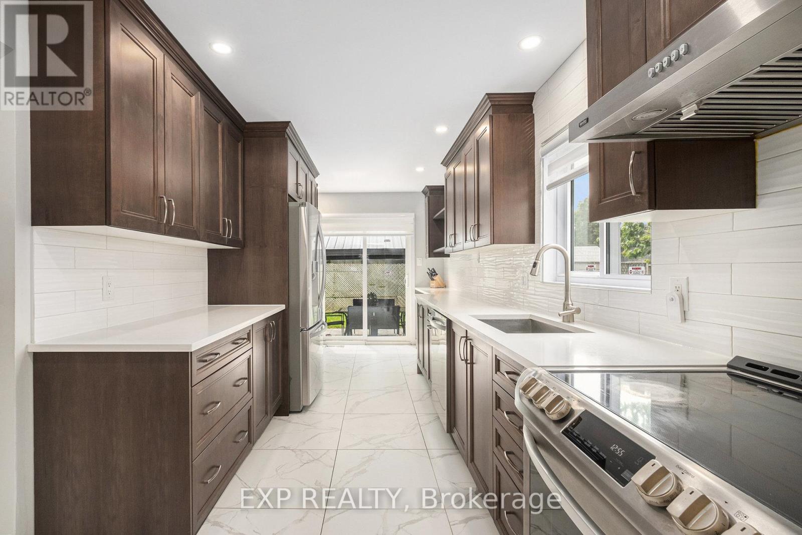 58 Raj Terrace, Ottawa, Ontario  K1G 4T6 - Photo 14 - X12210443