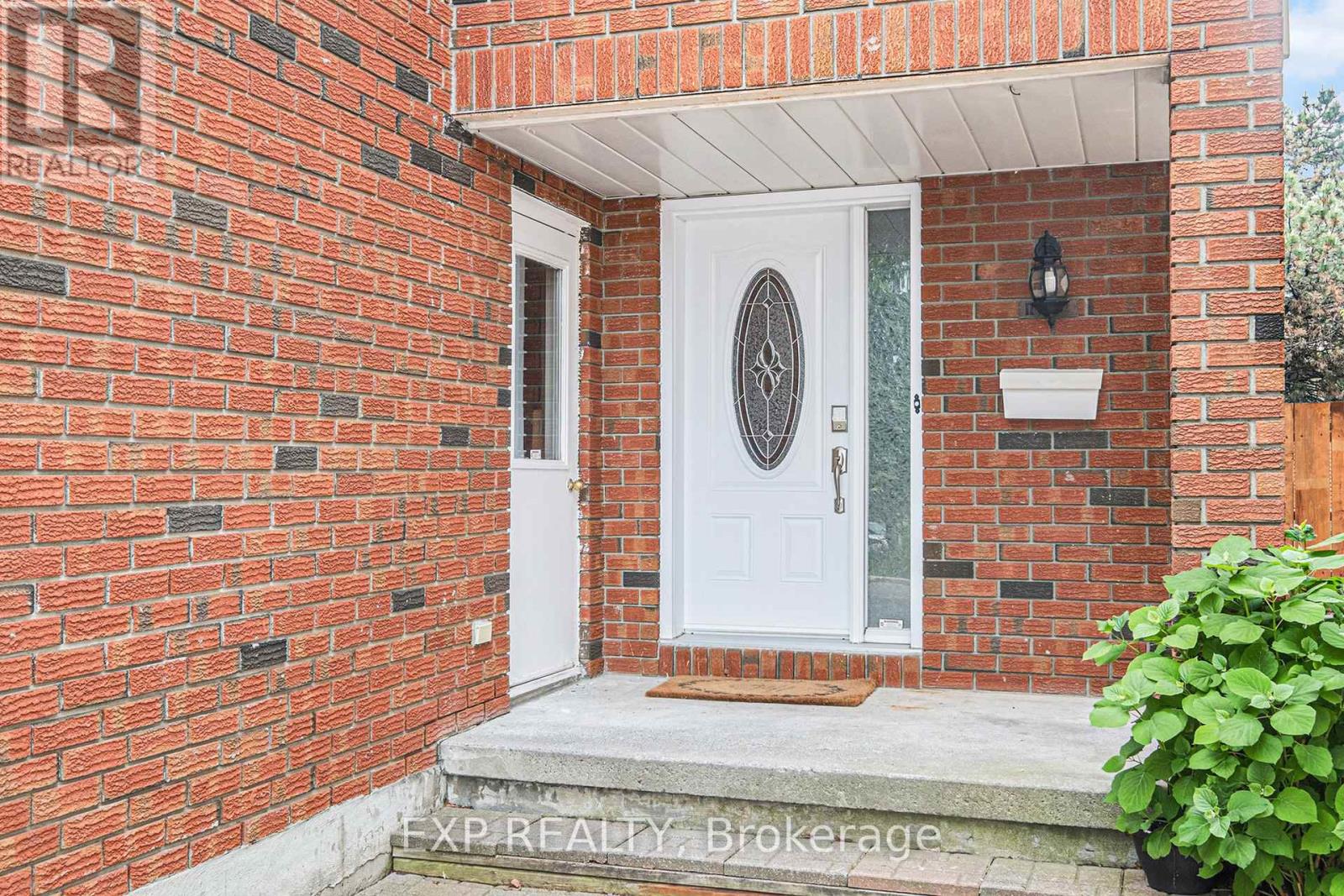 58 Raj Terrace, Ottawa, Ontario  K1G 4T6 - Photo 3 - X12210443