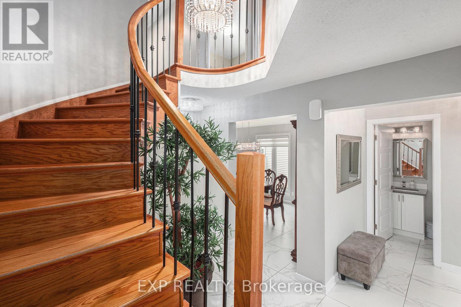 58 Raj Terrace, Ottawa, Ontario  K1G 4T6 - Photo 5 - X12210443