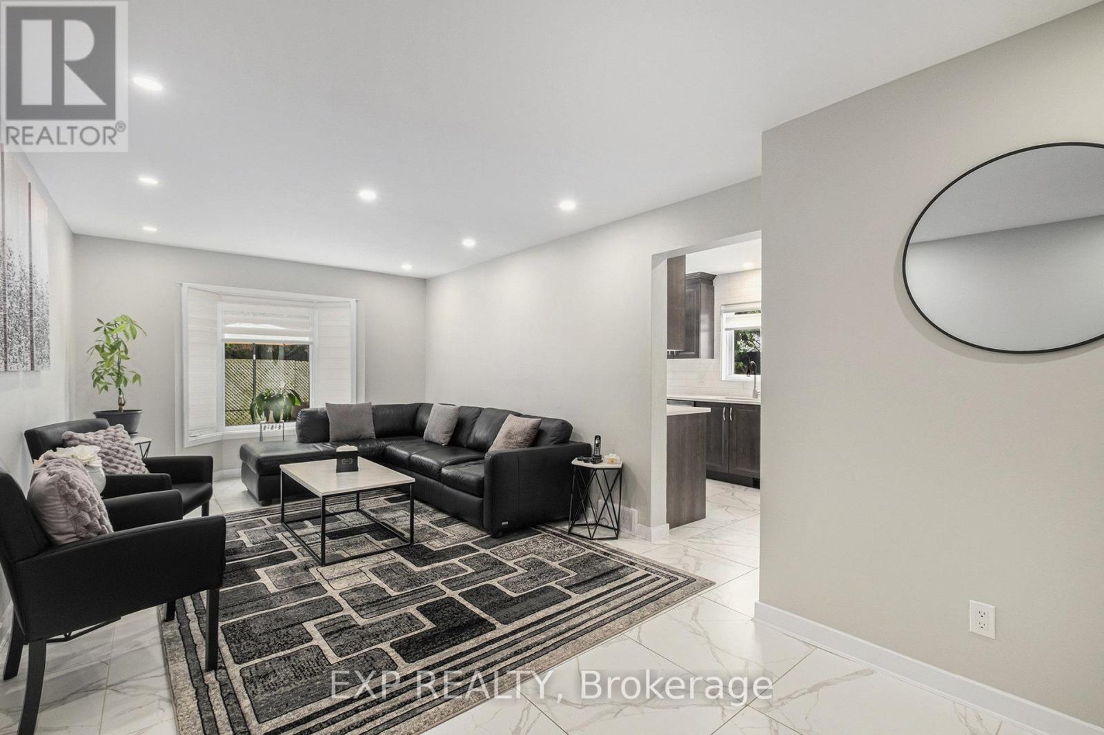 58 Raj Terrace, Ottawa, Ontario  K1G 4T6 - Photo 6 - X12210443