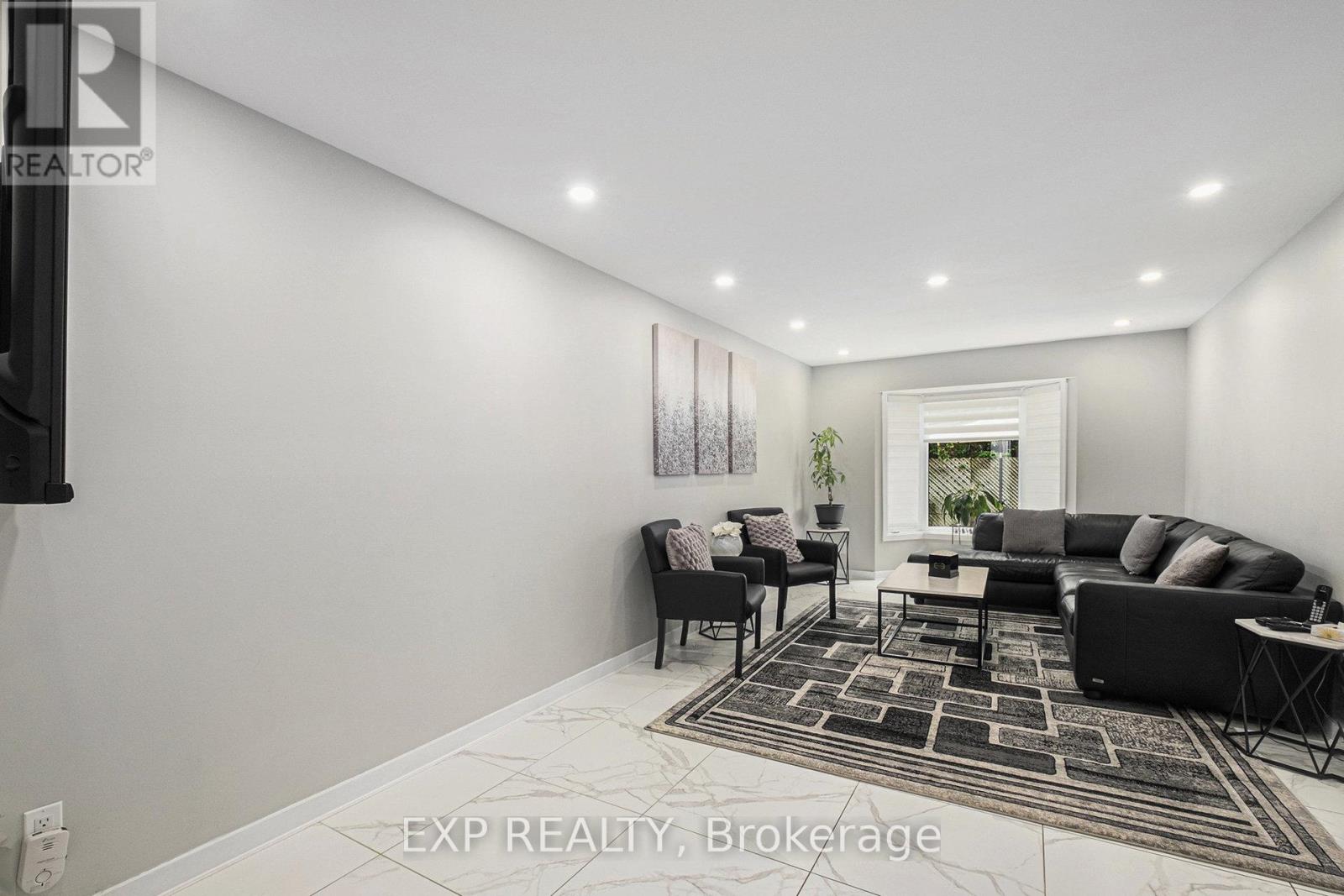 58 Raj Terrace, Ottawa, Ontario  K1G 4T6 - Photo 7 - X12210443