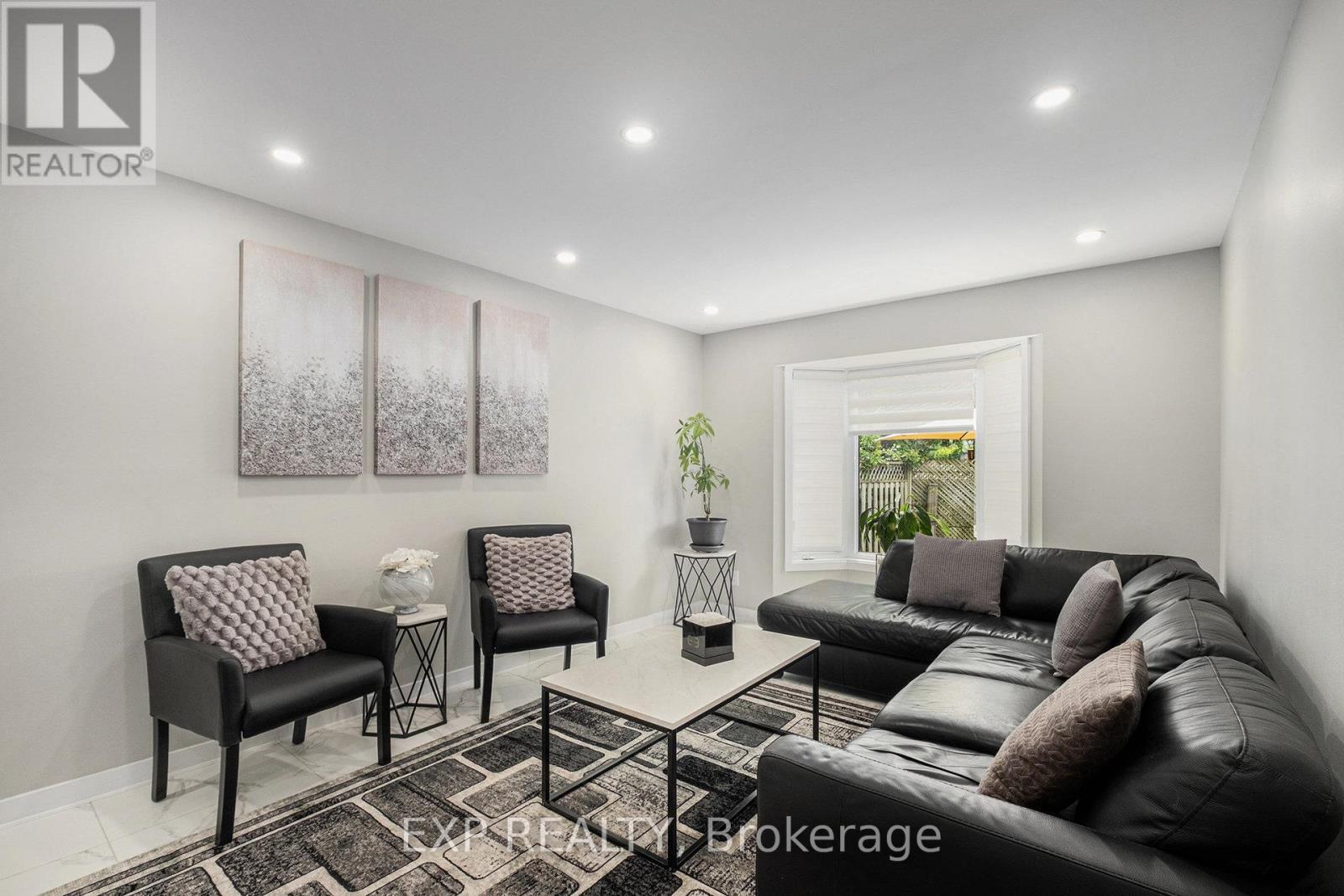 58 Raj Terrace, Ottawa, Ontario  K1G 4T6 - Photo 9 - X12210443