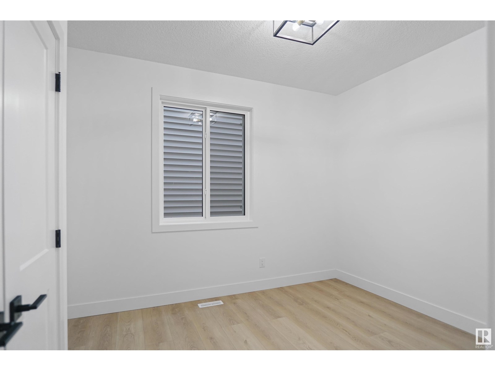 Property at 3616 6 ST NW image 5