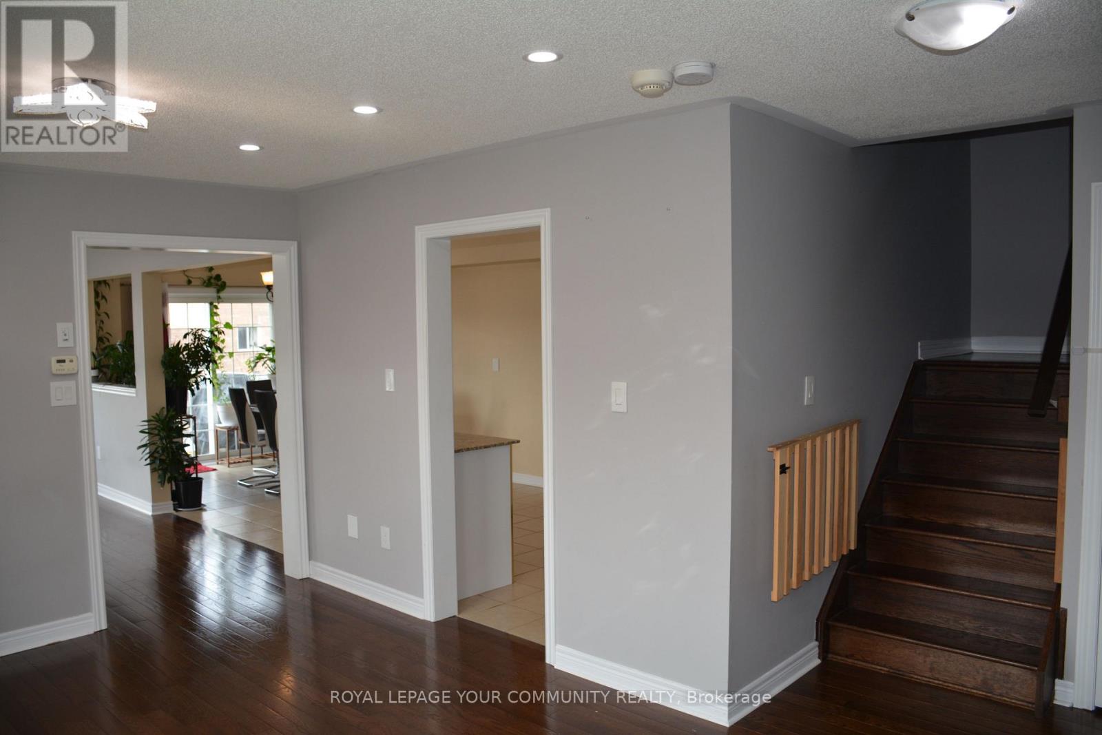 2 Herefordshire Acres, Newmarket, Ontario  L9N 0B4 - Photo 7 - N12209471