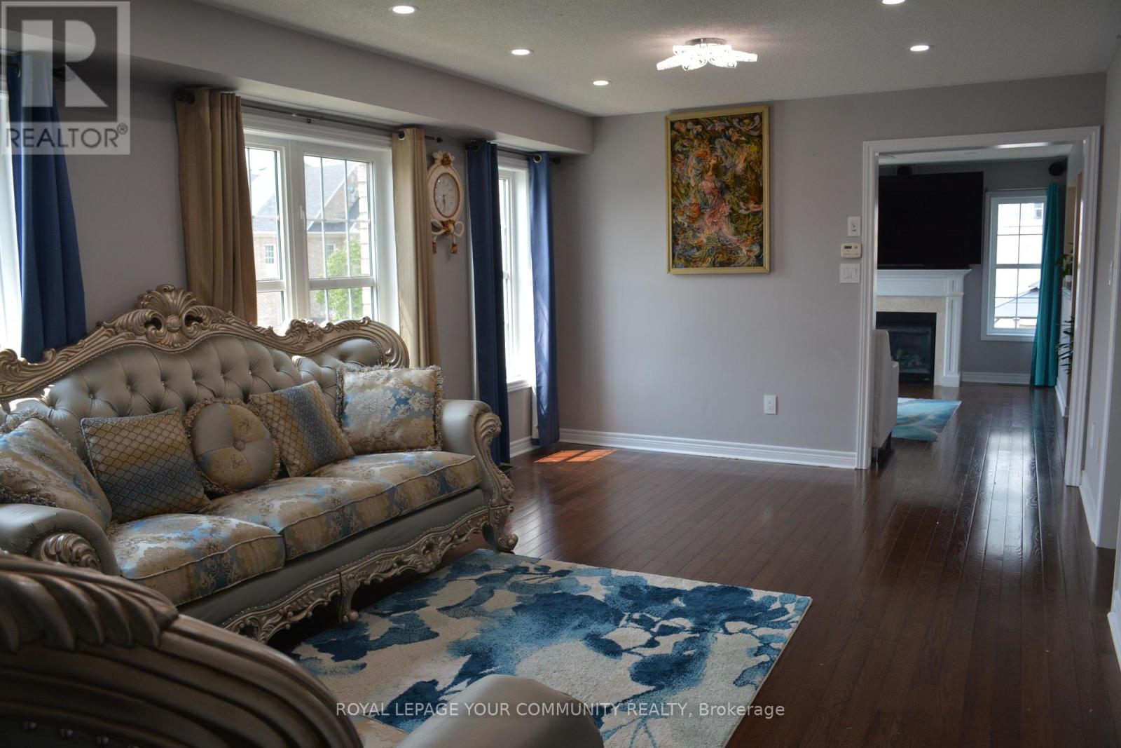 2 Herefordshire Acres, Newmarket, Ontario  L9N 0B4 - Photo 5 - N12209471