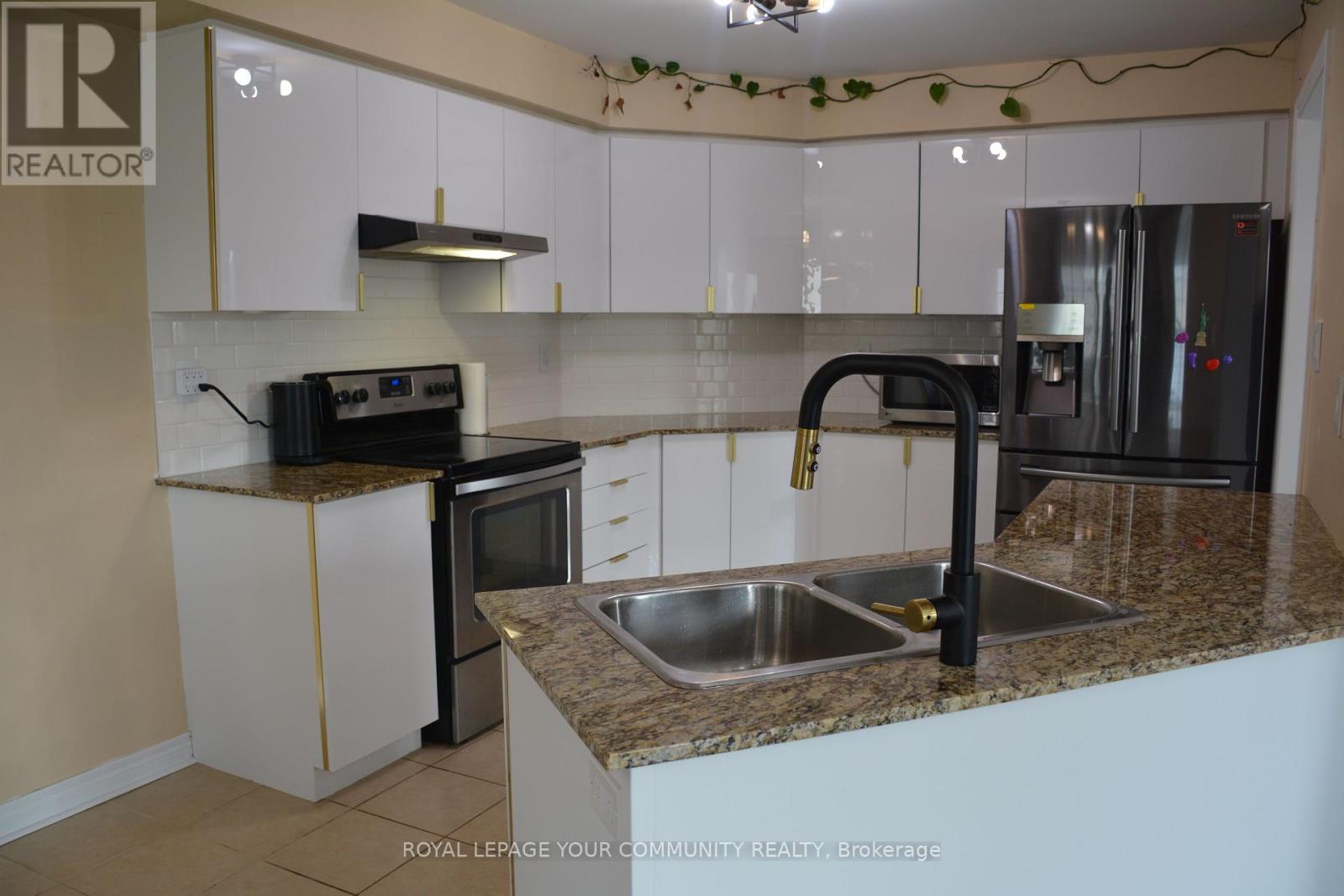 2 Herefordshire Acres, Newmarket, Ontario  L9N 0B4 - Photo 17 - N12209471
