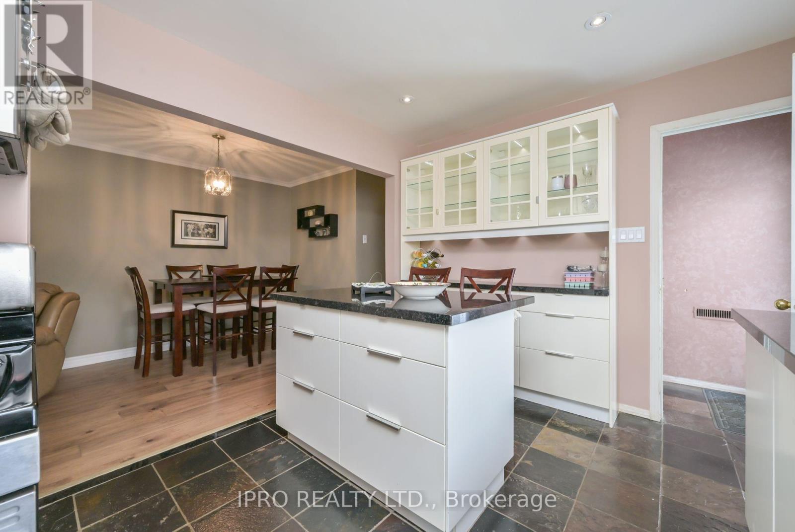 44 Marblehead Crescent, Brampton, Ontario  L6S 2V1 - Photo 10 - W12205265