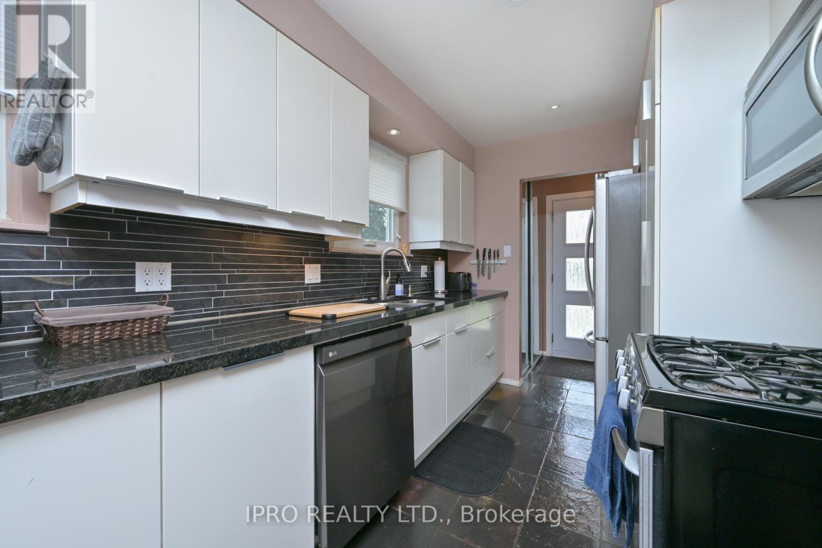 44 Marblehead Crescent, Brampton, Ontario  L6S 2V1 - Photo 5 - W12205265