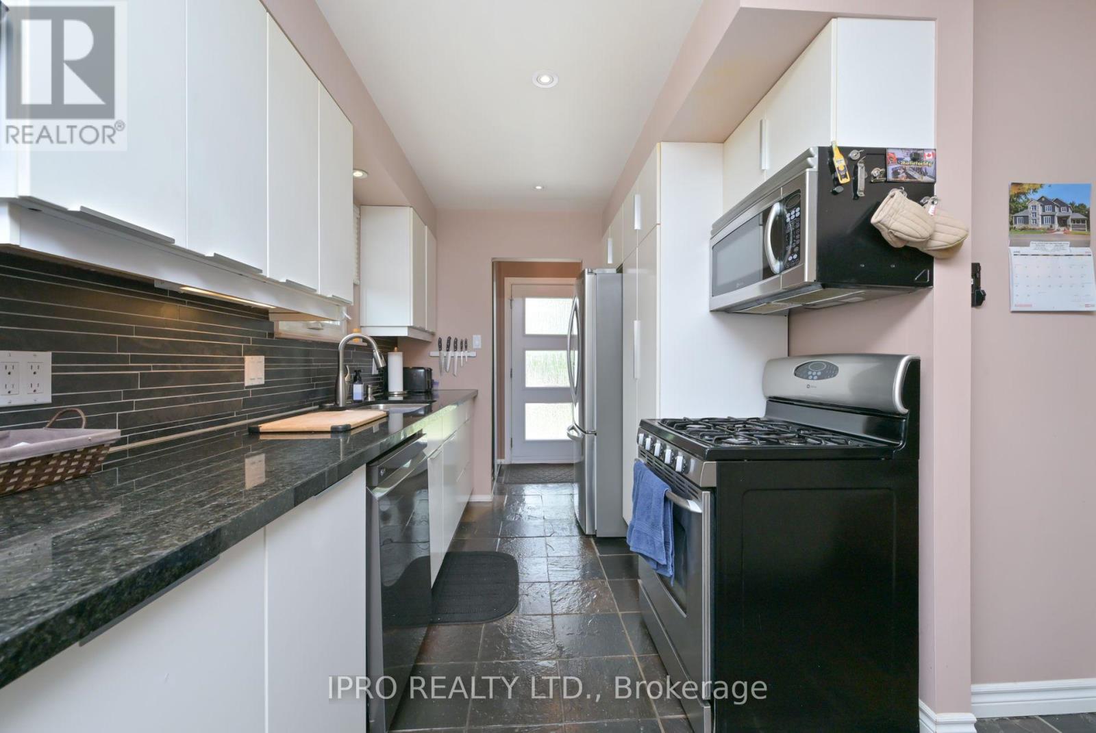 44 Marblehead Crescent, Brampton, Ontario  L6S 2V1 - Photo 6 - W12205265