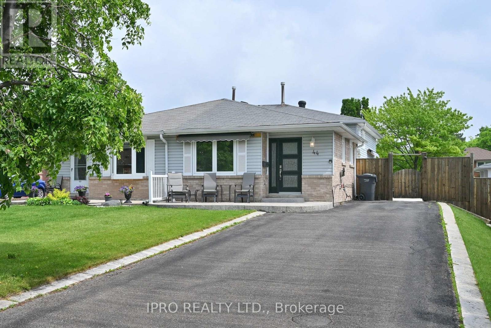 44 MARBLEHEAD CRESCENT, Brampton, Ontario
