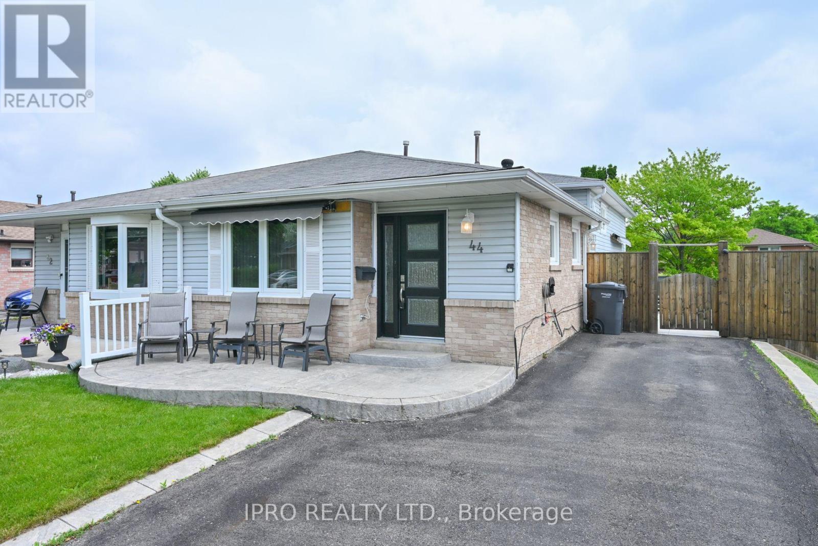 44 Marblehead Crescent, Brampton, Ontario  L6S 2V1 - Photo 3 - W12205265
