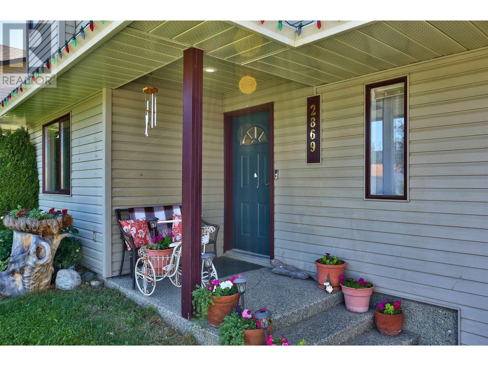 2869 Squamish Court, Kamloops, British Columbia  V2E 2K9 - Photo 4 - 10351617