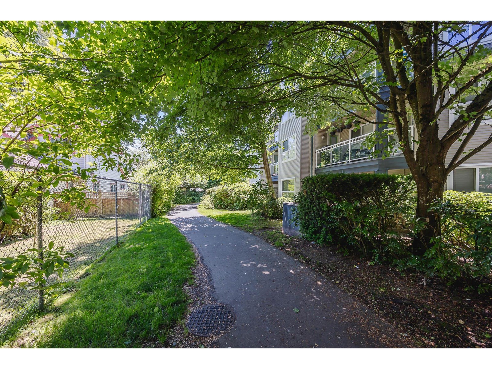 407 8115 121a Street, Surrey, British Columbia  V3W 1J2 - Photo 5 - R3013004