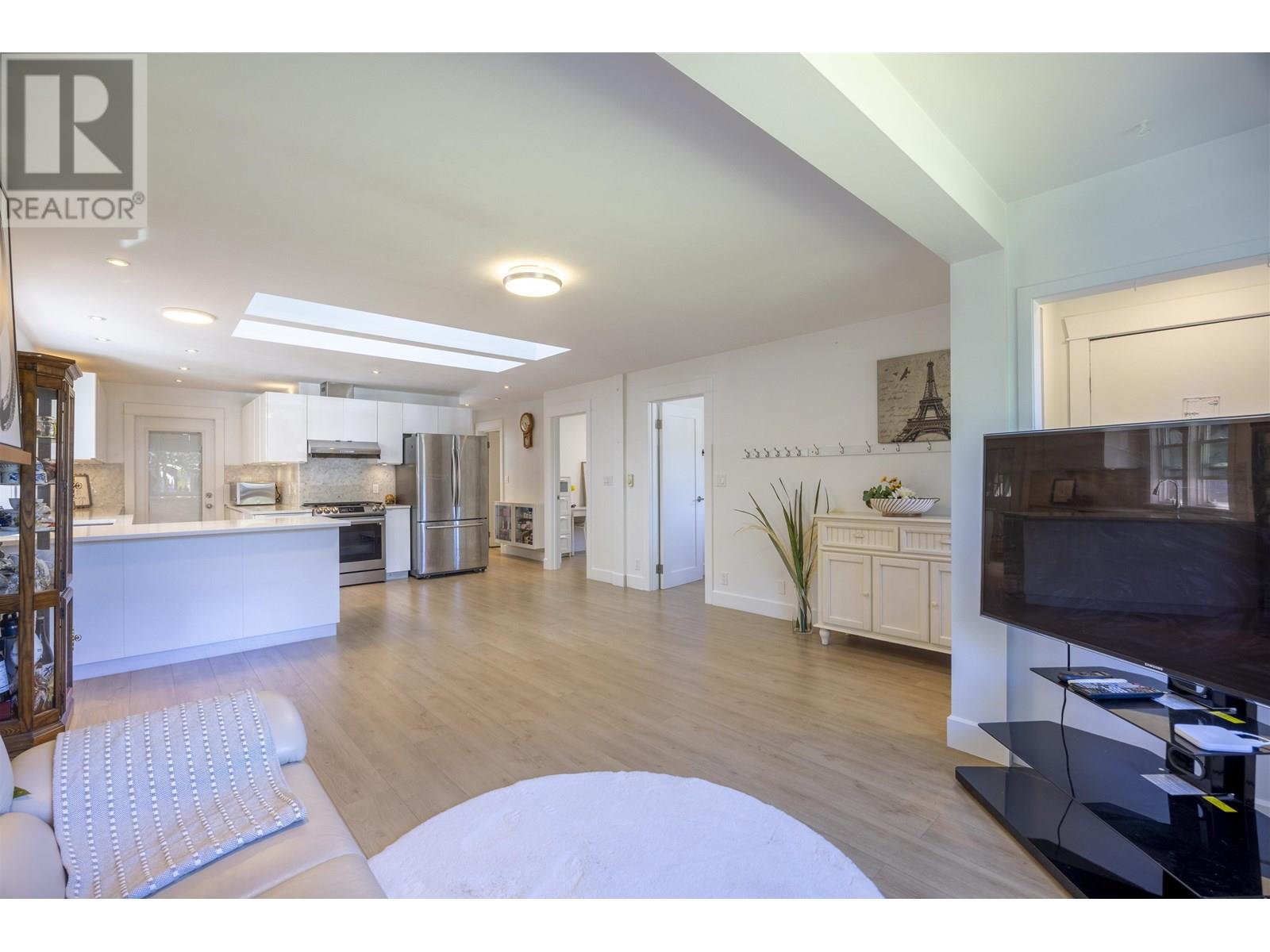 931 Sperling Avenue, Burnaby, British Columbia  V5B 4H7 - Photo 5 - R3013062