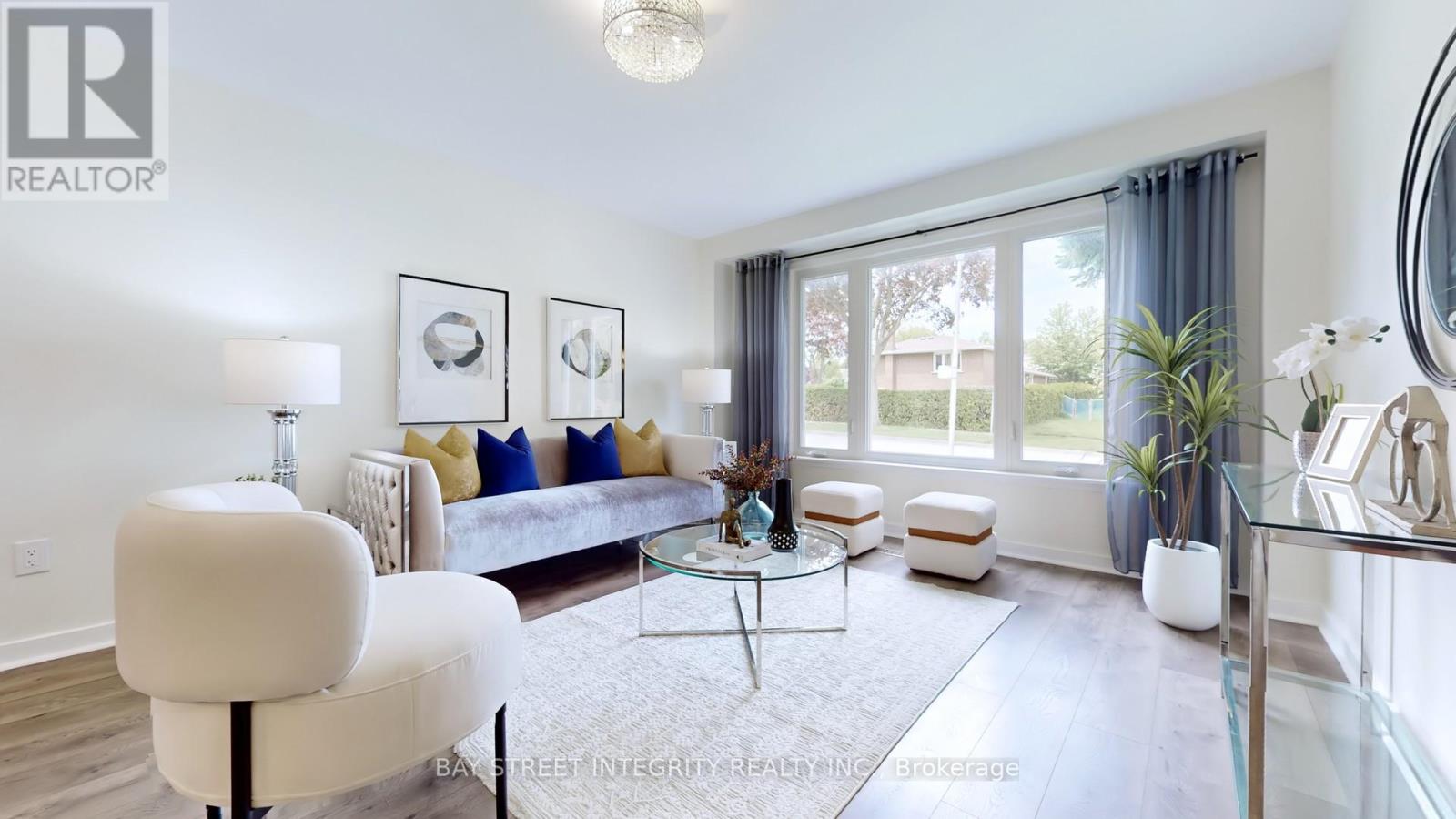 6 QUEENSCOURT DRIVE, Toronto, Ontario
