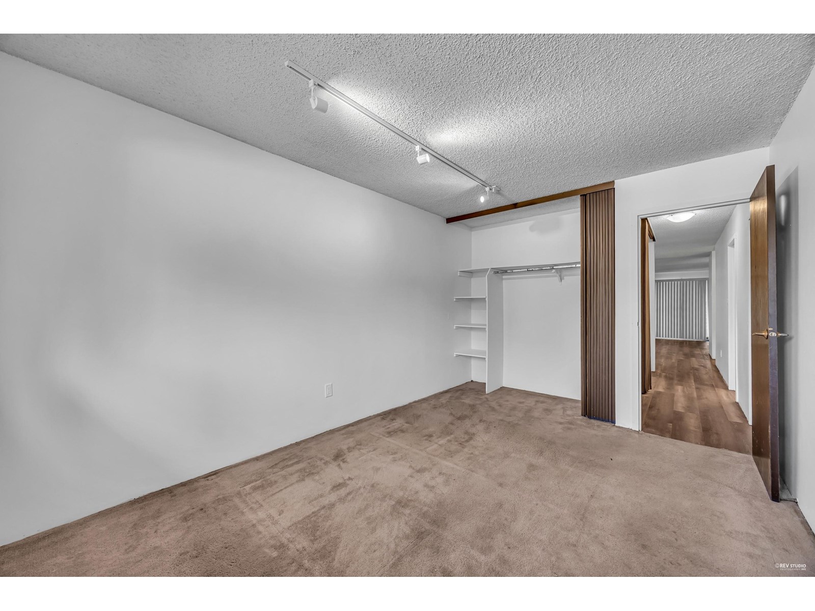 Property at 10580 HOLLY PARK LANE image 3