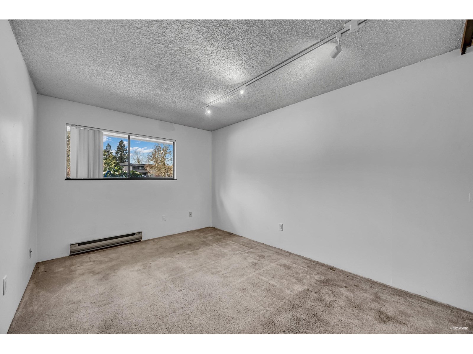 Property at 10580 HOLLY PARK LANE image 2