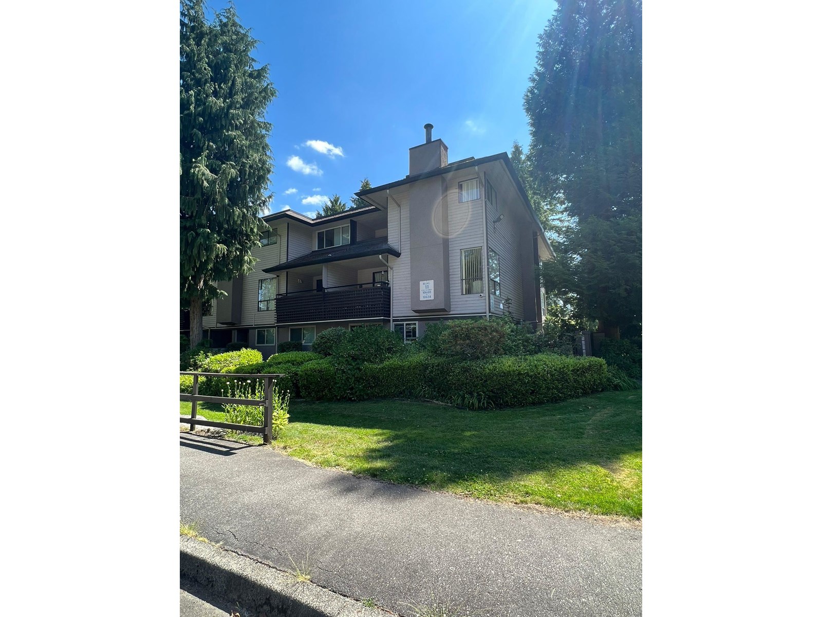 10600 HOLLY PARK LANE, Surrey, British Columbia