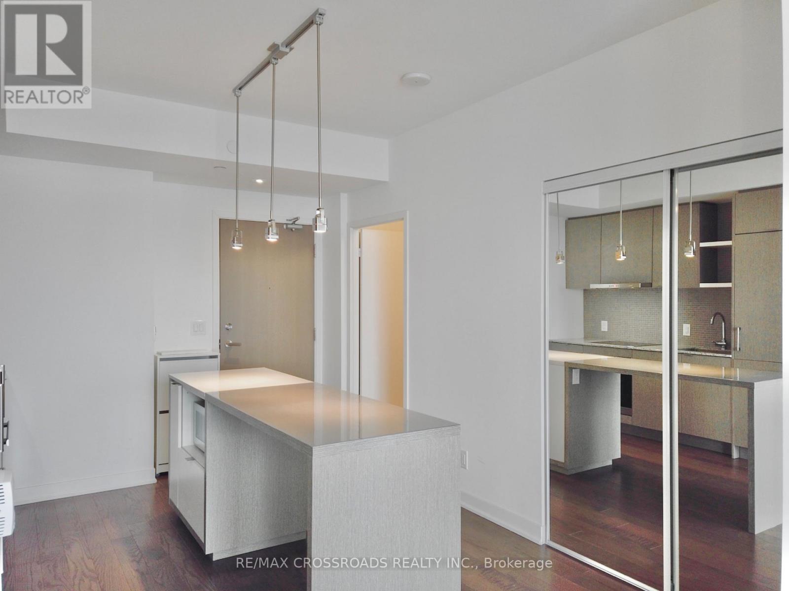 6208 - 88 Harbour Street, Toronto (Waterfront Communities), Ontario  M5J 0C3 - Photo 8 - C12210505