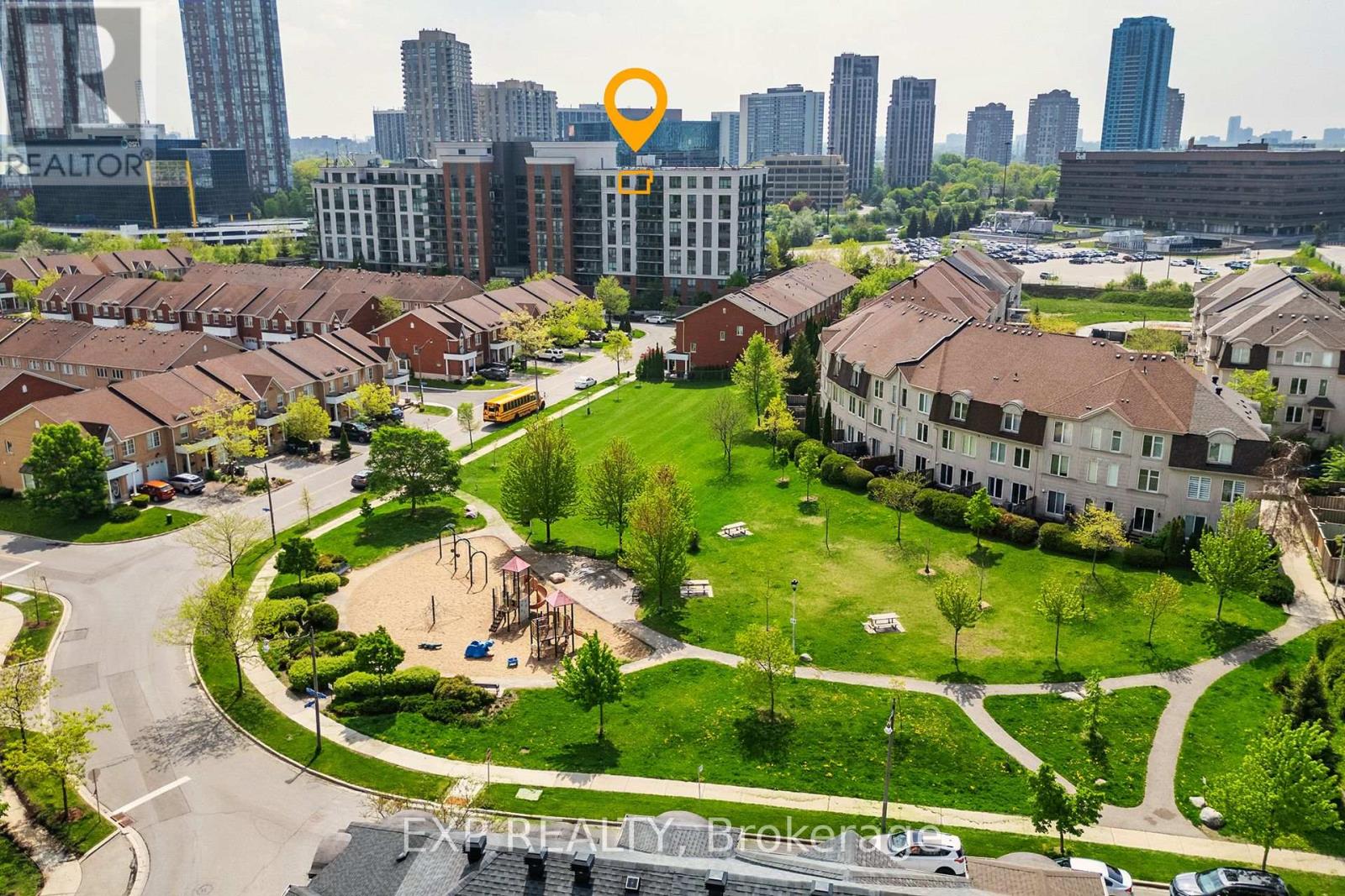 926 - 120 Dallimore Circle, Toronto (Banbury-Don Mills), Ontario  M3C 4J1 - Photo 2 - C12210510