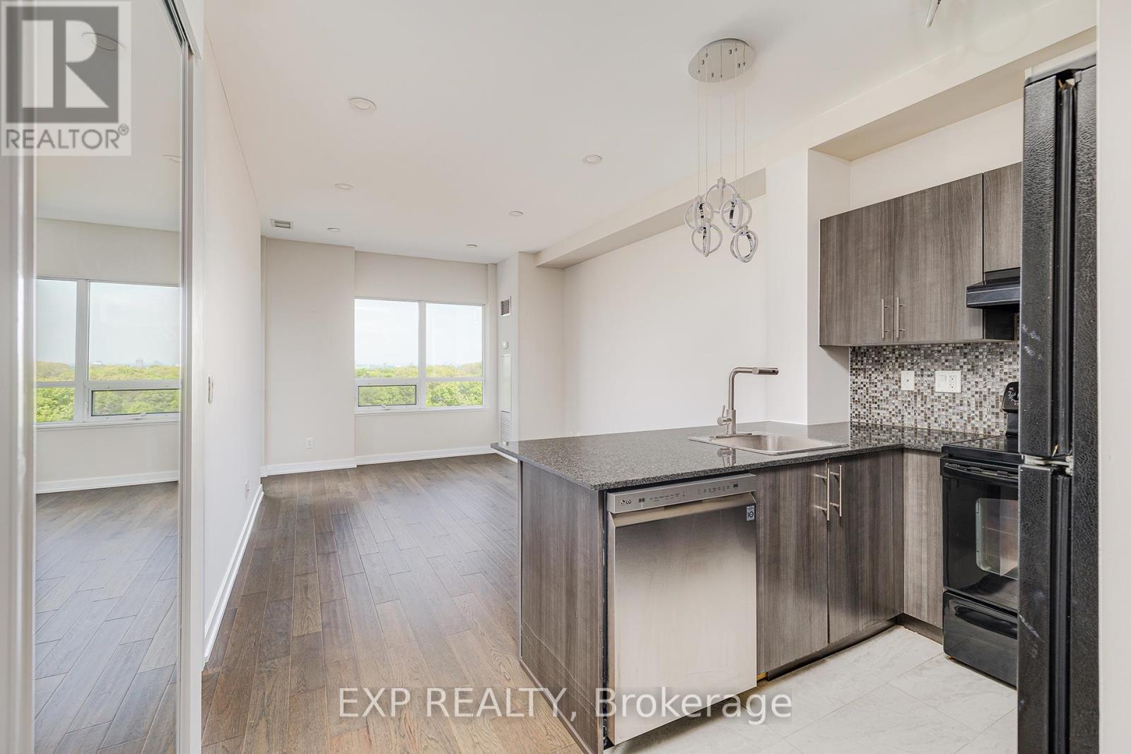 926 - 120 Dallimore Circle, Toronto (Banbury-Don Mills), Ontario  M3C 4J1 - Photo 7 - C12210510
