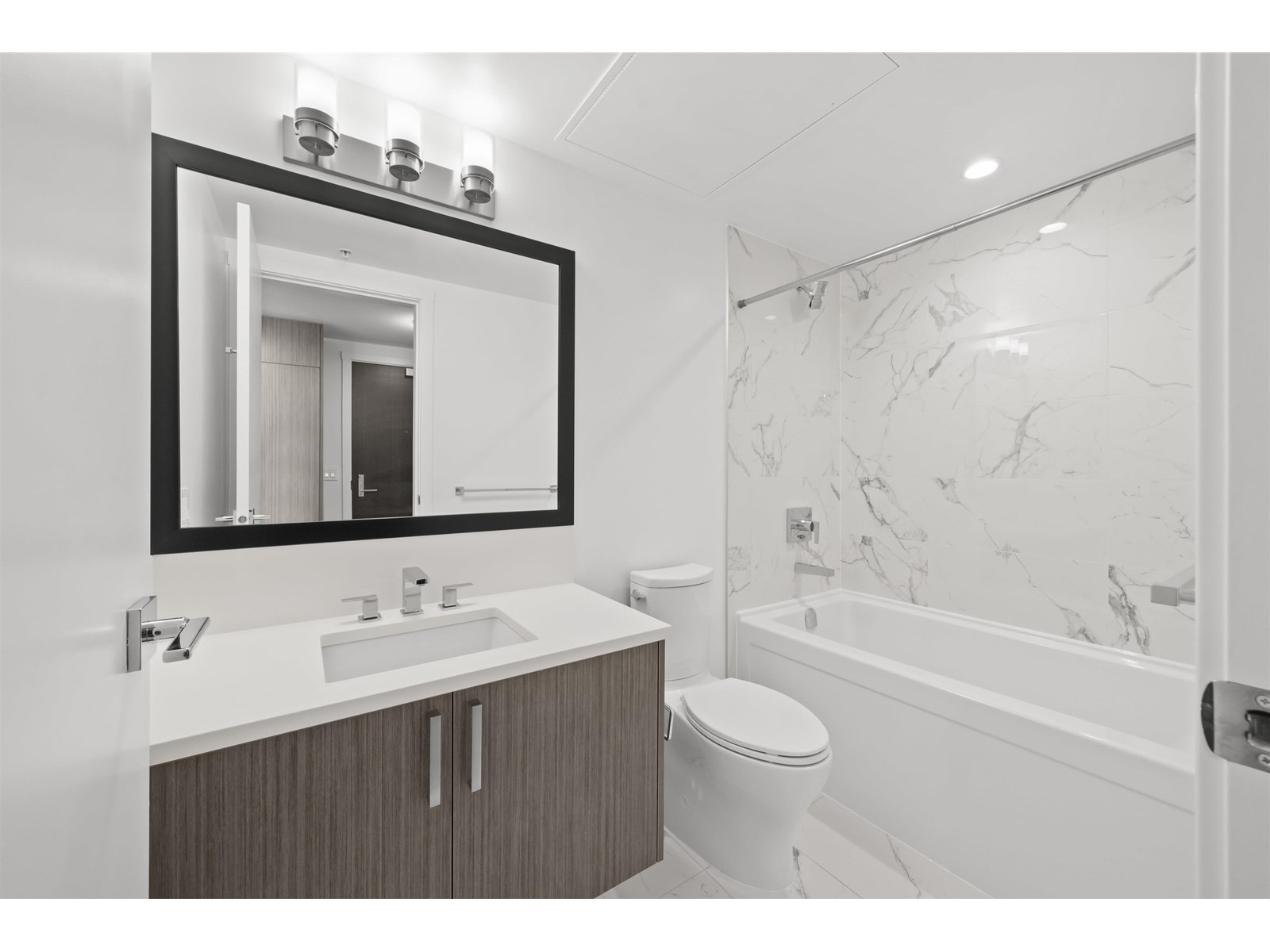 1211 13350 Central Avenue, Surrey, British Columbia  V3T 0S1 - Photo 11 - R3013695