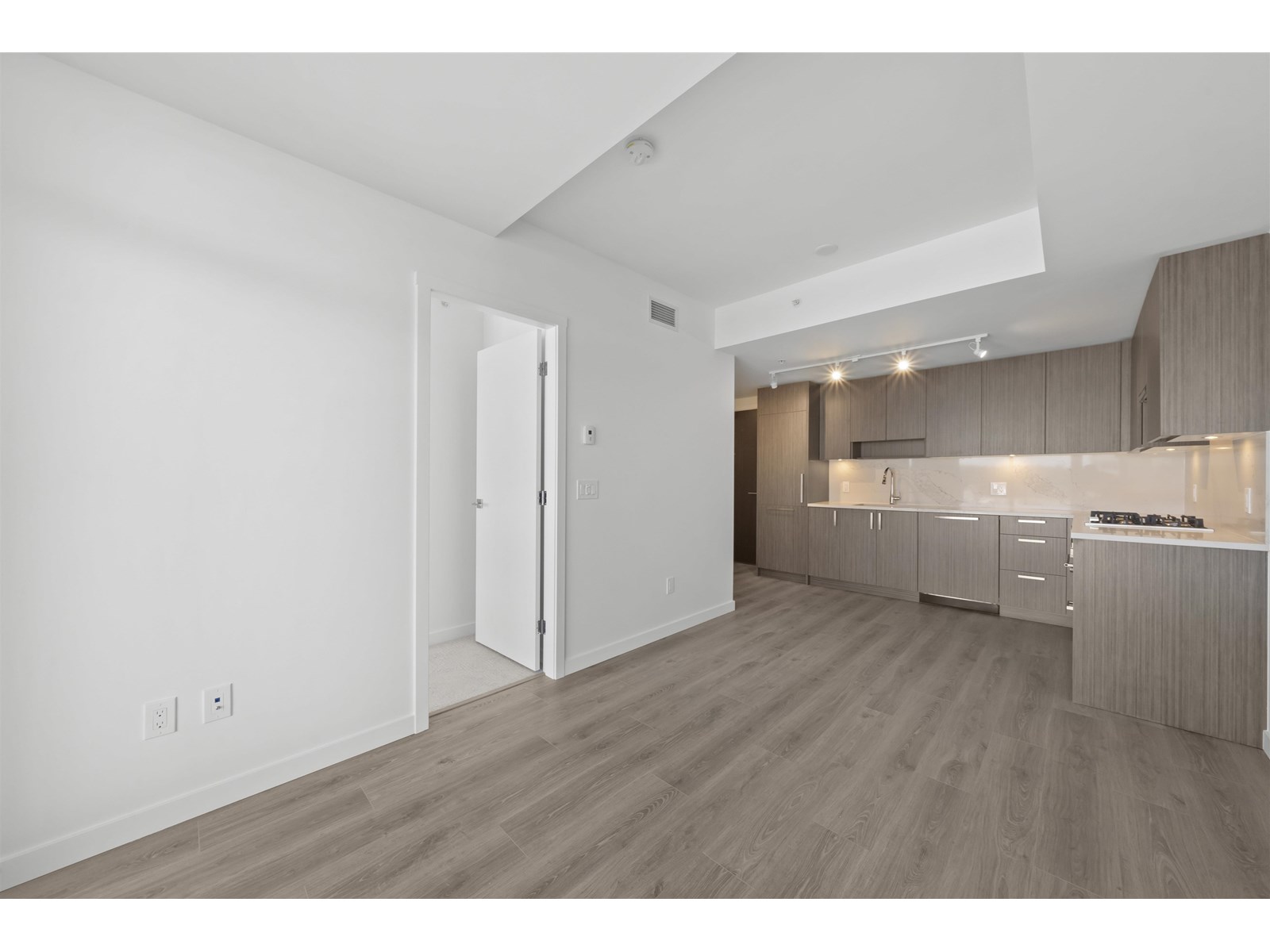 1211 13350 Central Avenue, Surrey, British Columbia  V3T 0S1 - Photo 6 - R3013695