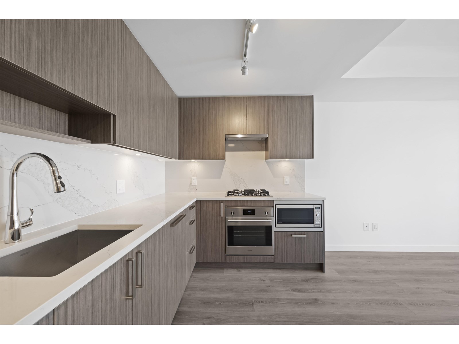 1211 13350 Central Avenue, Surrey, British Columbia  V3T 0S1 - Photo 9 - R3013695